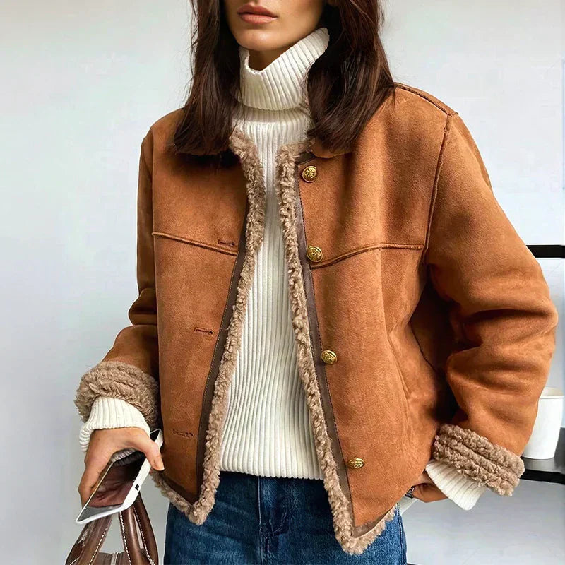 Rosália – Manteau à Fourrure et Boutons