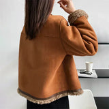 Rosália – Manteau à Fourrure et Boutons